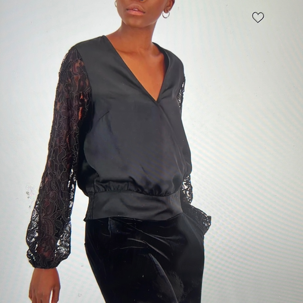 Women’s Lace sleeve blouse